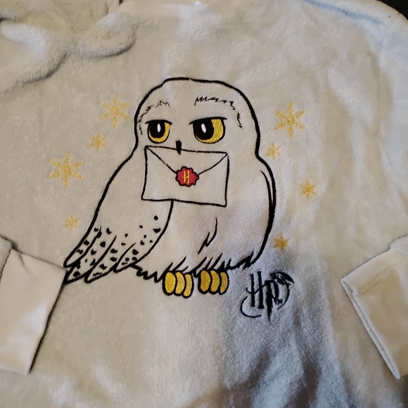 Warner Bros. Tops - Warner Bros. White Plush Hoodie with Yellow and Black Owl Graphic